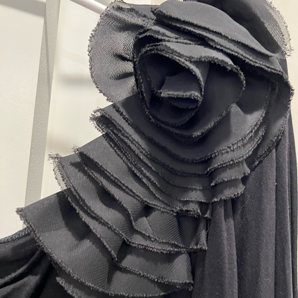 Forever 21 Flower One-Shoulder Top - Picture 3 of 4